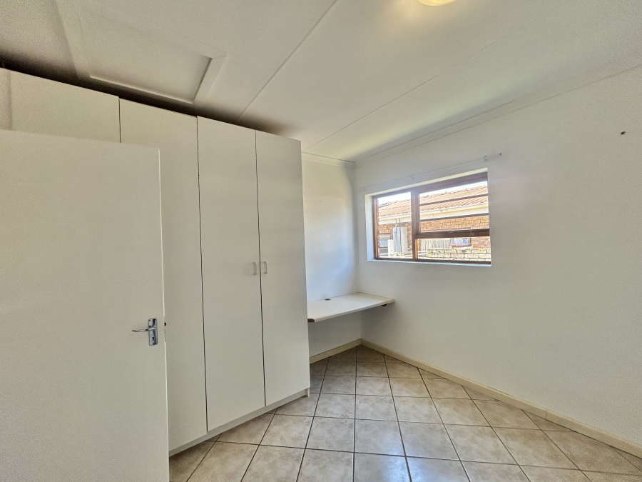 4 Bedroom Property for Sale in Wavecrest Eastern Cape